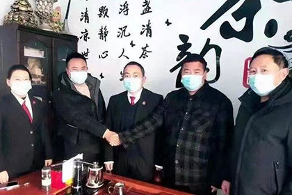 起诉开发商，追踪欠债真相者